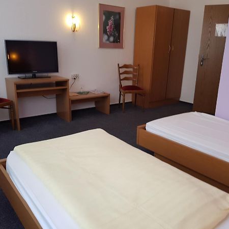 Hotel-Cafe Am Rathaus Gardelegen Bagian luar foto