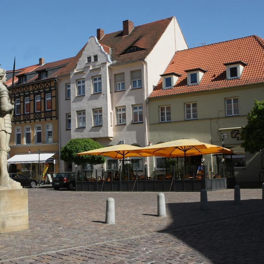 Hotel-Cafe Am Rathaus Gardelegen Bagian luar foto
