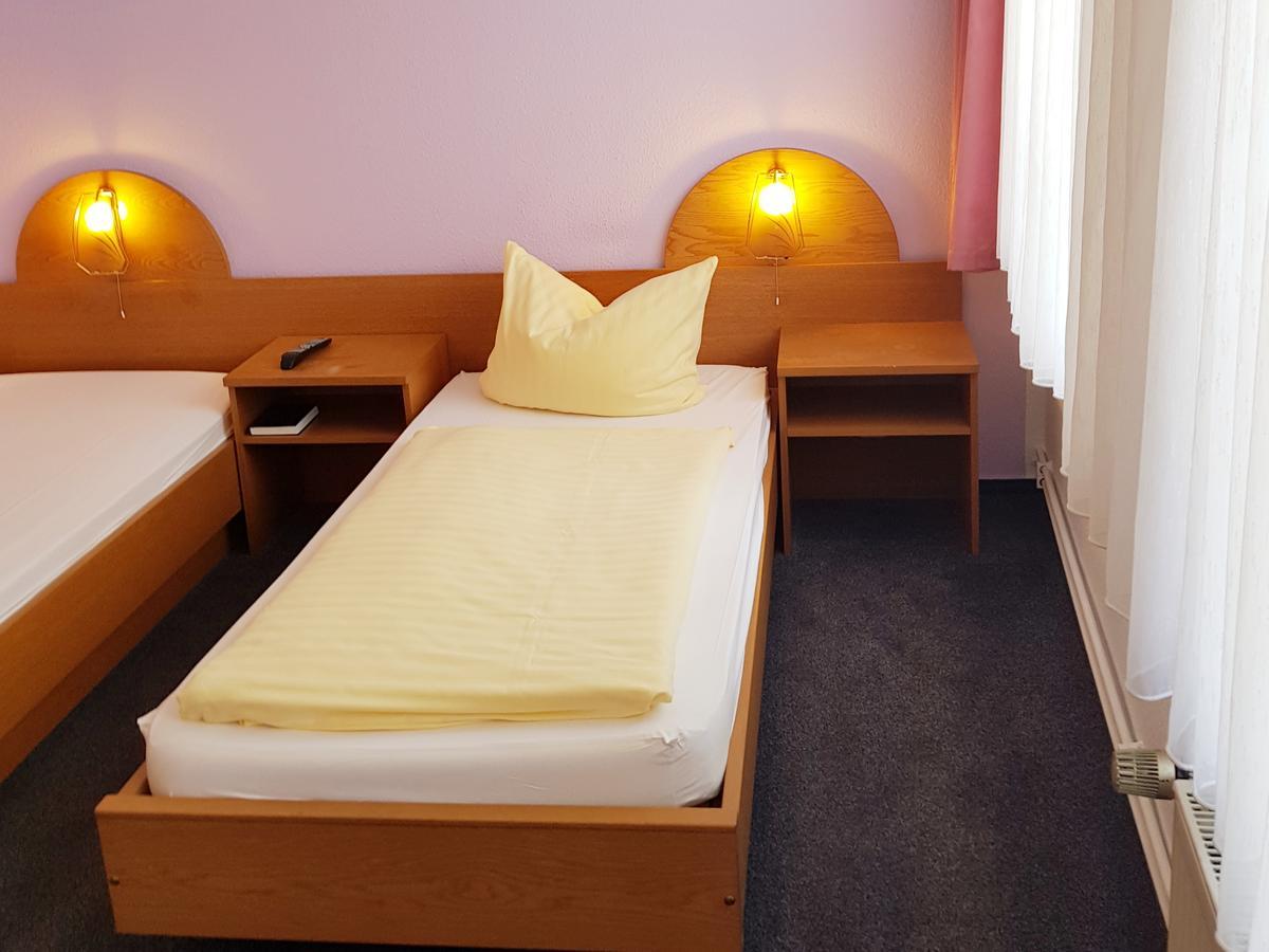 Hotel-Cafe Am Rathaus Gardelegen Bagian luar foto