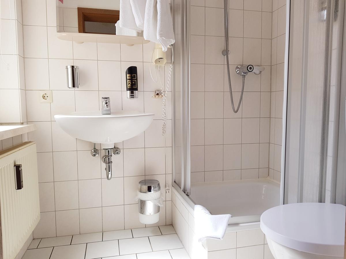 Hotel-Cafe Am Rathaus Gardelegen Bagian luar foto